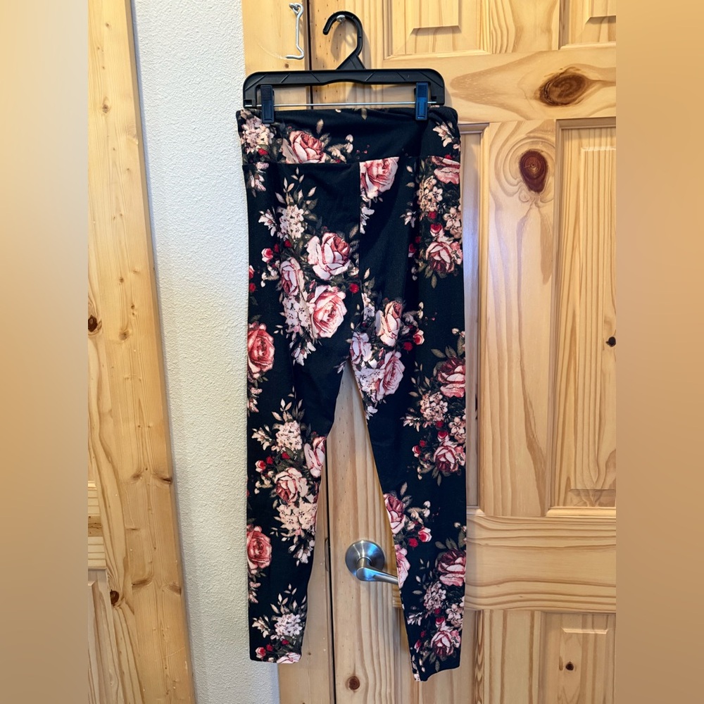 LuLaRoe Black Floral Leggings